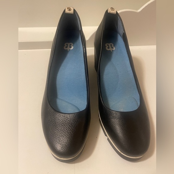 All Weather Wedges in Onyx Black Leather Closed Toe
Comfort Size - Picture 1 of 12